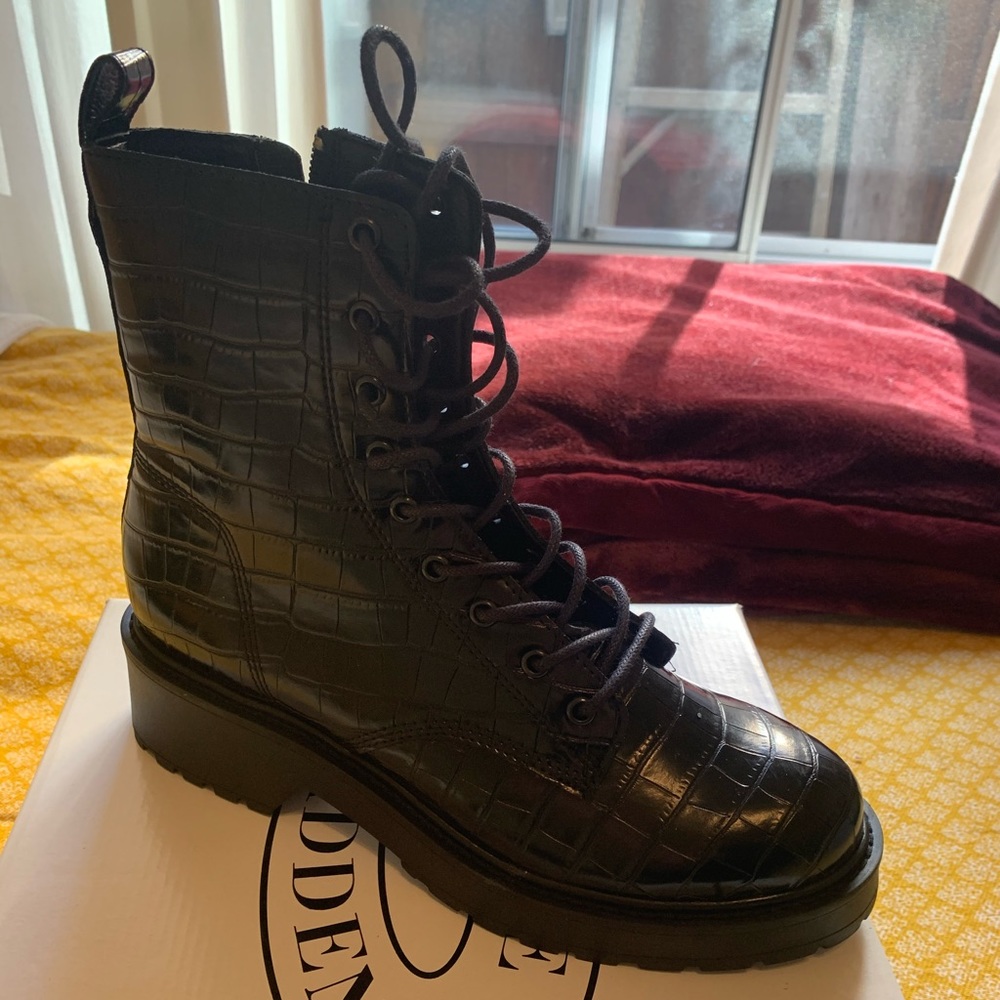 BRAND NEW STEVE MADDEN BOOTS